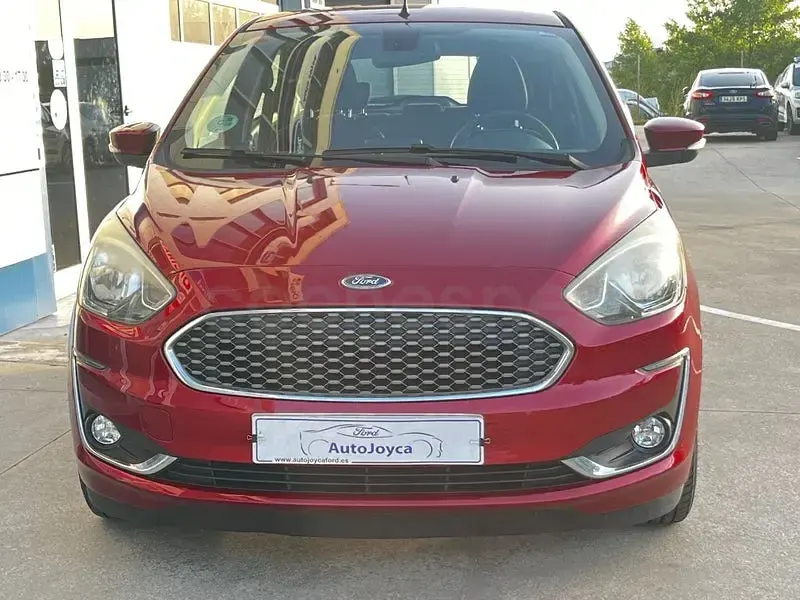 Usado Ford Ka Plus Ultimate 85 CV (62 kW) 2019 Granate Utilitario