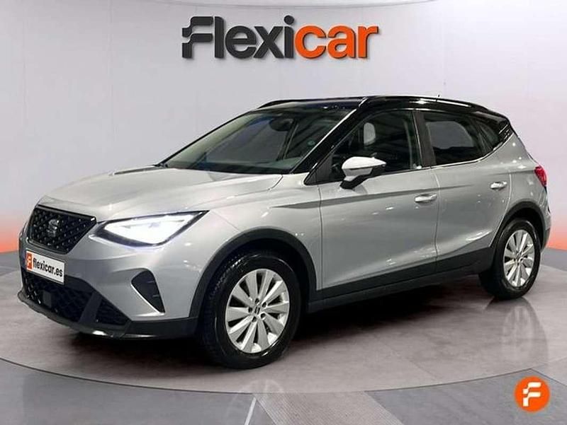 Usado Seat Arona Style 110 CV (80 kW) 2022 Gris SUV