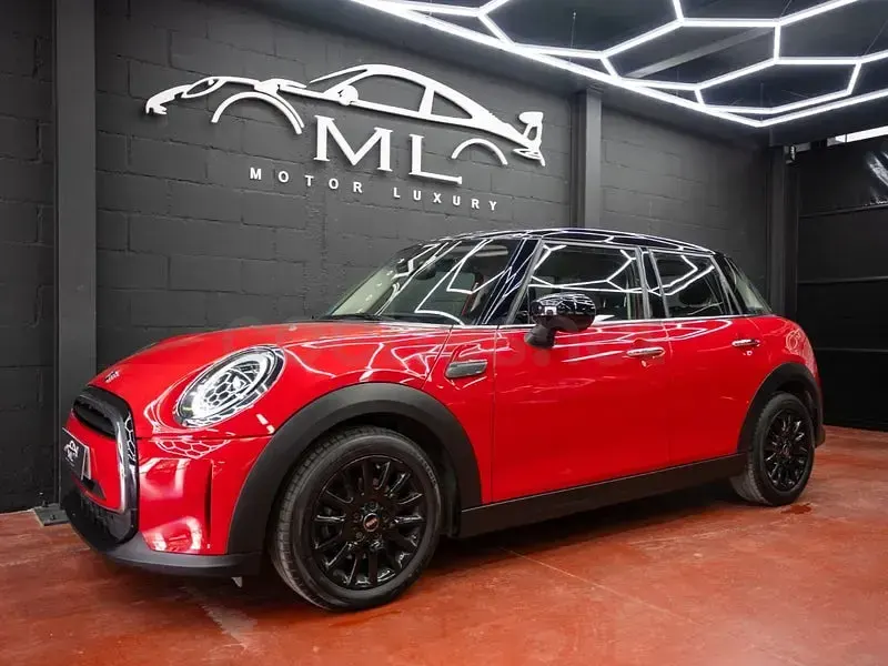 Usado Mini Cooper Classic 156 CV (114 kW) 2024 Rojo Utilitario