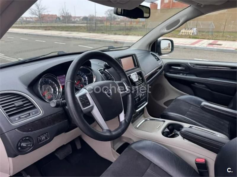 Usado Lancia Voyager Platinum 177 CV (130 kW) 2014 Negro Monovolumen