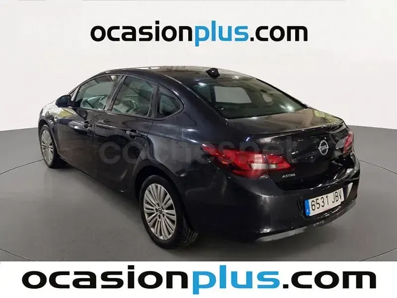 Usado Opel Astra Selective 116 CV (85 kW) 2014 Negro Berlina