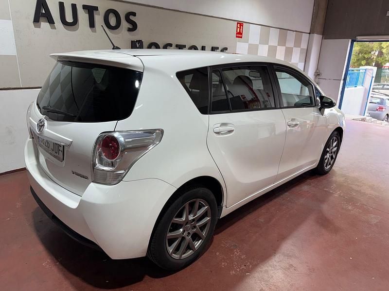 Usado Toyota Verso Comfort 112 CV (82 kW) 2015 Blanco Monovolumen