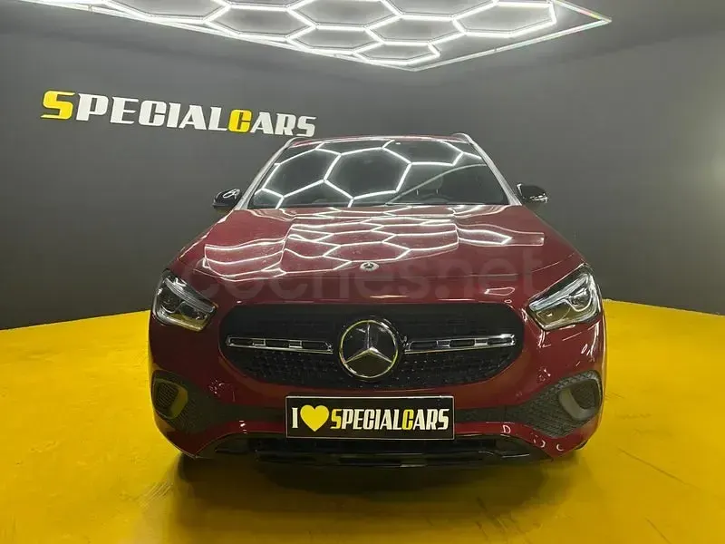 Usado Mercedes GLA180 136 CV (100 kW) 2022 Granate SUV