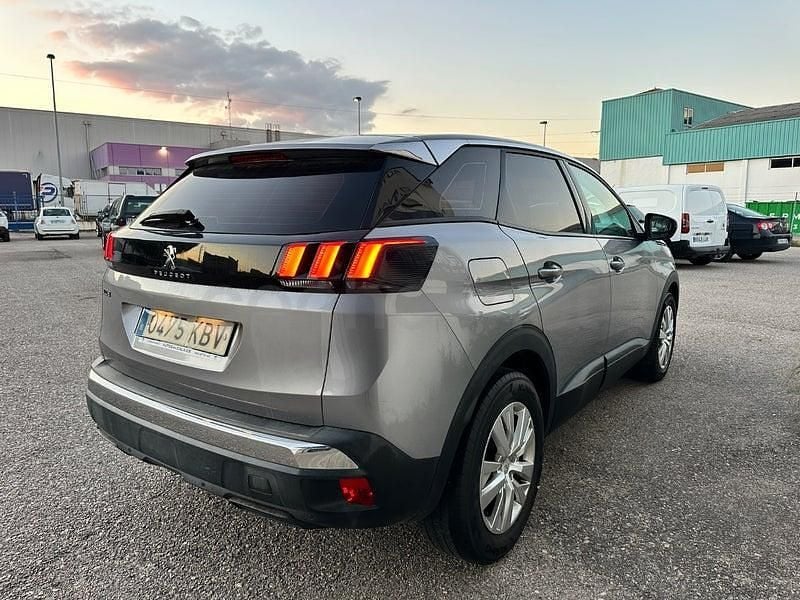Usado Peugeot 3008 Allure 130 CV (95 kW) 2017 Gris / plata SUV