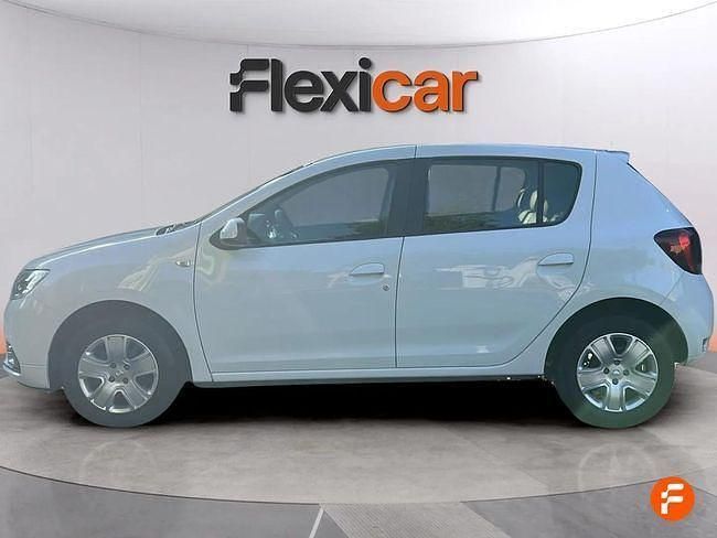 Usado Dacia Sandero Comfort 90 CV (66 kW) 2019 Blanco Utilitario