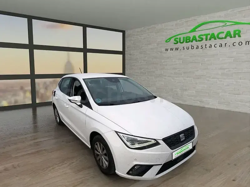 Usado Seat Ibiza Style Plus 110 CV (80 kW) 2022 Blanco Utilitario