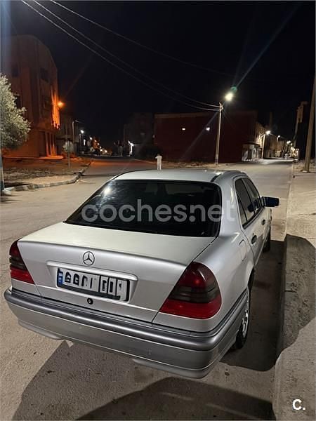 Usado Mercedes C240 Classic 170 CV (125 kW) 1999 Gris / plata Berlina