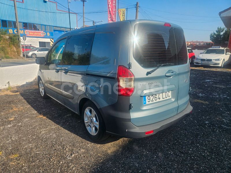 Usado Ford Tourneo Courier Titanium 100 CV (73 kW) 2019 Gris / plata Monovolumen