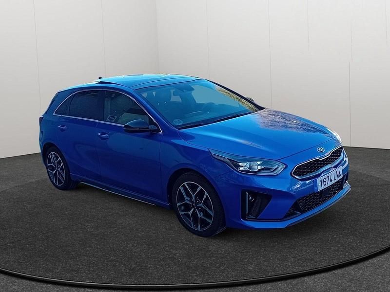 Azul Usado 2021 Kia Ceed GT GT-Line Berlina | 22.140 € (Caro) - Imagen 1/4