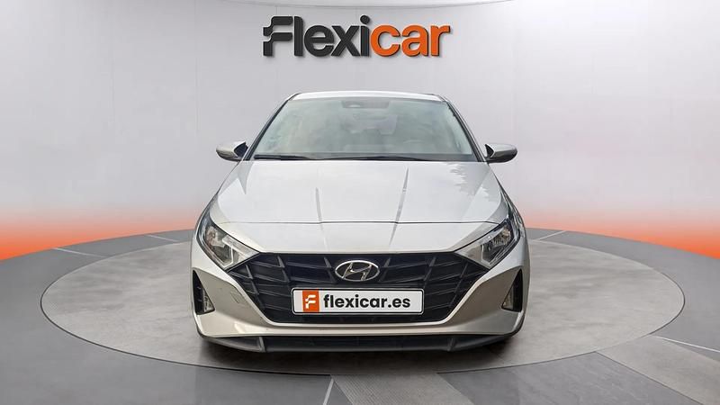 Usado Hyundai i20 84 CV (61 kW) 2022 Gris Berlina