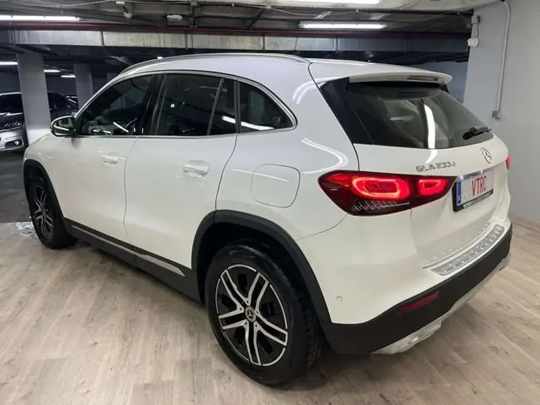 Usado Mercedes GLA200 150 CV (110 kW) 2021 Blanco SUV