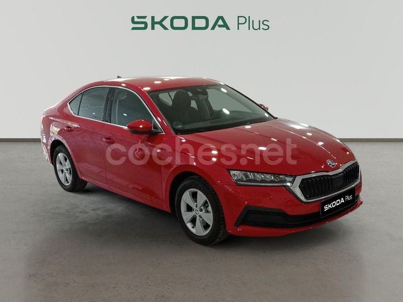Rojo Usado 2023 Skoda Octavia Ambition Berlina | 23.190 € (Precio justo) - Imagen 1/4
