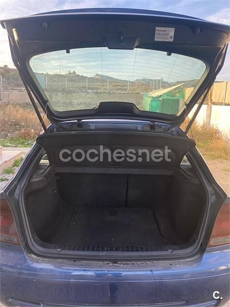 Usado BMW 320 150 CV (110 kW) 2002 Azul Berlina