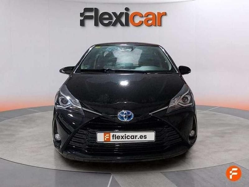 Usado Toyota Yaris Hybrid Active 101 CV (74 kW) 2018 Negro Berlina