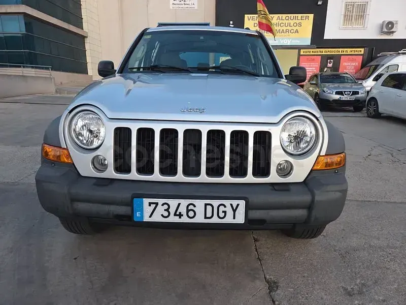 Usado Jeep Cherokee Limited 163 CV (119 kW) 2005 Gris / plata SUV