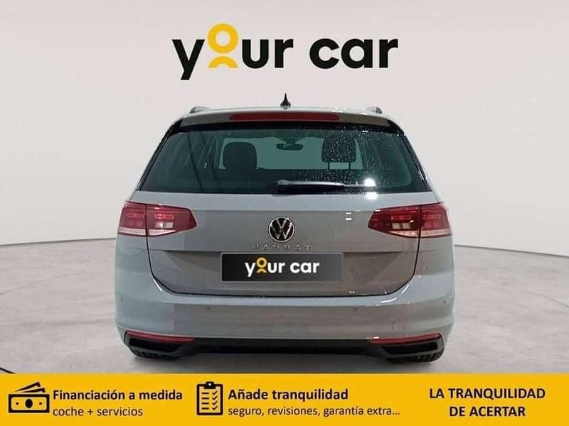 Usado VW Passat Executive 150 CV (110 kW) 2022 Gris / plata Familiar
