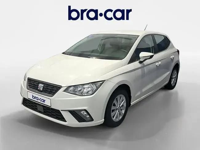 Usado Seat Ibiza Style Plus 110 HP (80 kW) 2021 Branco Sedan