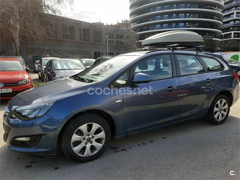 Usado Opel Astra Business 130 CV (95 kW) 2014 Azul Familiar