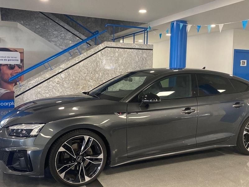 Usado Audi A5 Sportback 163 CV (119 kW) 2023 Gris daytona (efecto perla) Utilitario