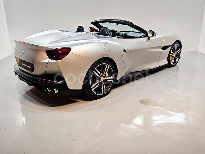 Usado Ferrari Portofino 600 CV (441 kW) 2018 Gris / plata Descapotable