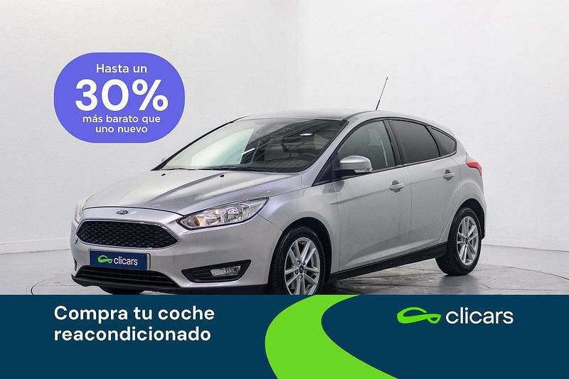 Usado Ford Focus Trend+ 125 CV (91 kW) 2018 Gris Berlina