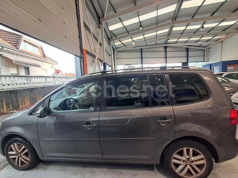 Usado VW Touran Advance 140 CV (102 kW) 2012 Gris / plata Monovolumen