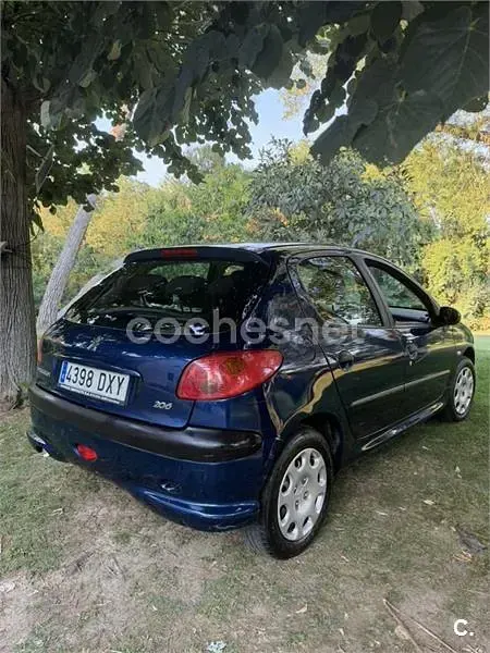 Usado Peugeot 206 75 CV (55 kW) 2006 Azul Berlina