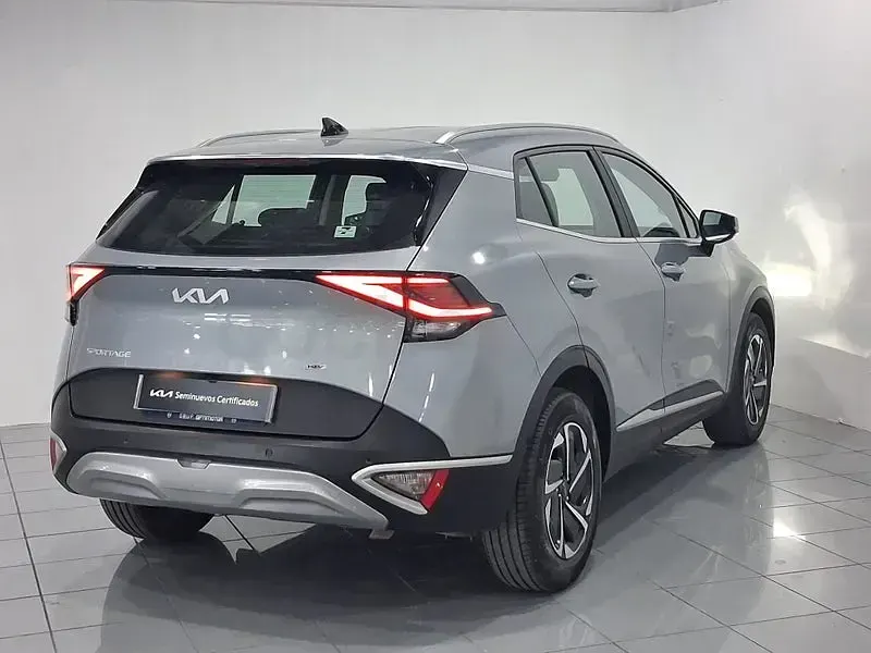 Usado Kia Sportage 230 CV (169 kW) 2022 Gris / plata SUV