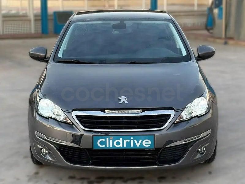 Usado Peugeot 308 SW Active 100 CV (73 kW) 2017 Gris / plata Familiar