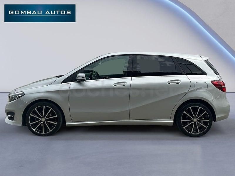 Usado Mercedes B180 AMG line 109 CV (80 kW) 2015 Gris / plata Monovolumen