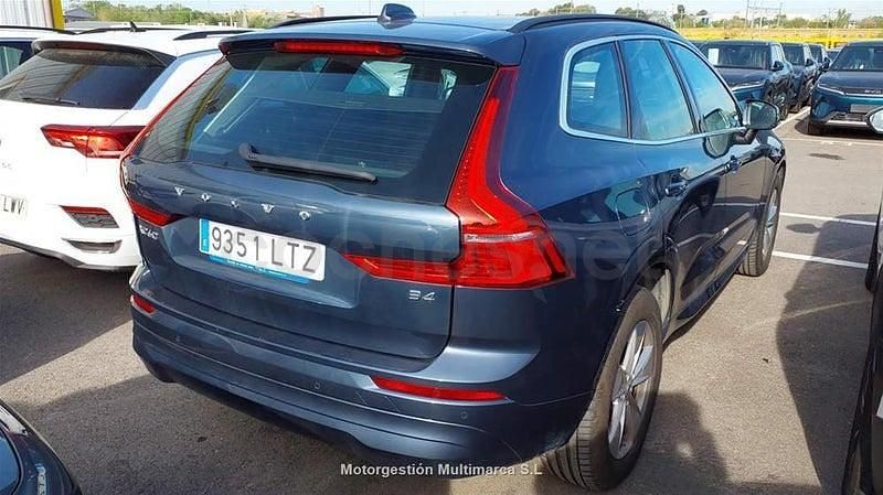 Begagnad Volvo XC60 Momentum 197 HK (144 kW) 2021 Gul SUV