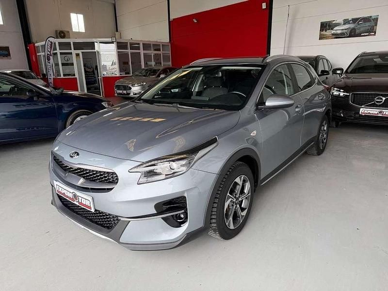 Usado Kia XCeed 136 CV (100 kW) 2021 Gris SUV