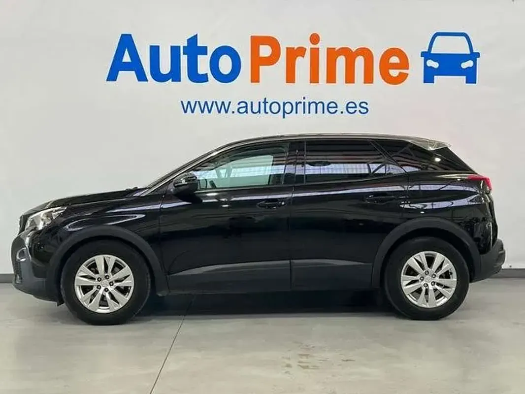 Usado Peugeot 3008 Active 120 CV (88 kW) 2017 Negro SUV