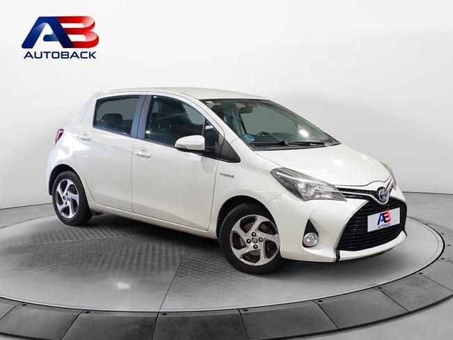 Usado Toyota Yaris Hybrid Active 100 CV (73 kW) 2015 Blanco Berlina