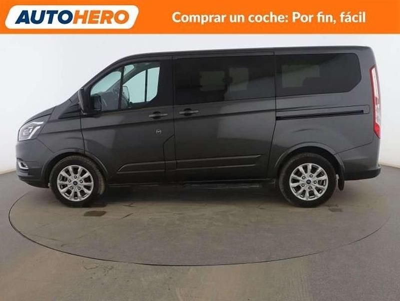 Usado Ford Tourneo Titanium 131 CV (96 kW) 2022 Gris Monovolumen