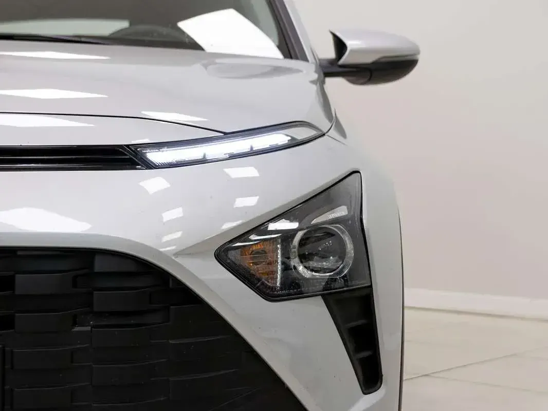 Usado Hyundai Bayon 101 CV (74 kW) 2022 Plateado SUV