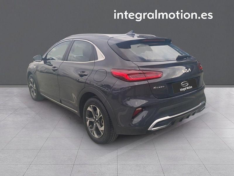 Usado Kia XCeed 100 CV (73 kW) 2024 Gris SUV
