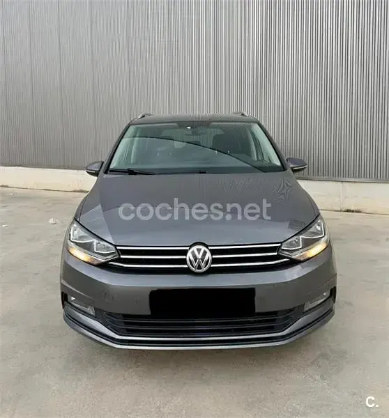 Usado VW Touran Advance 150 CV (110 kW) 2017 Gris / plata Monovolumen