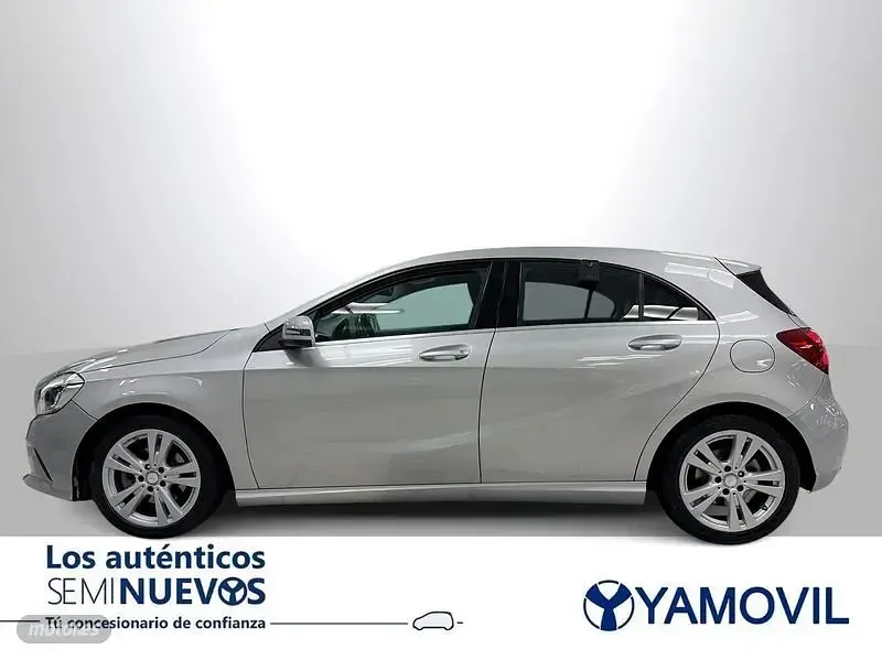 Usado Mercedes A180 Urban 122 CV (89 kW) 2016 Plateado Utilitario