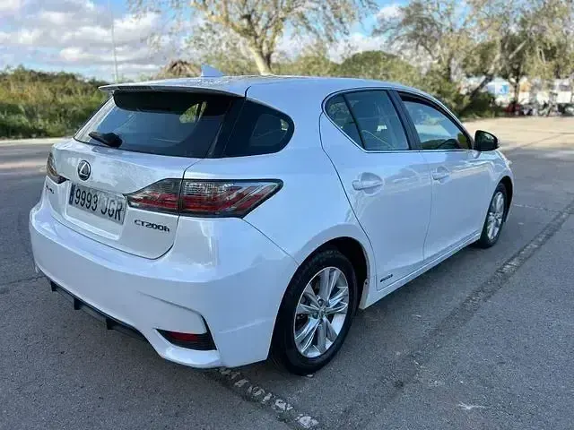 Usado Lexus CT200h Sport Line 136 CV (100 kW) 2015 Blanco Berlina