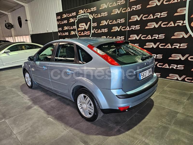 Usado Ford Focus Ghia 115 CV (84 kW) 2006 Azul Berlina