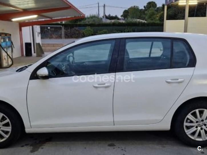 Blanco Usado 2011 VW Golf VI Advance Berlina | 7200 € (Precio justo) - Imagen 1/4