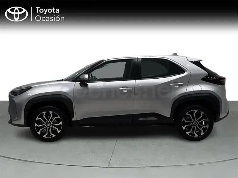 Usado Toyota Yaris Cross Active 116 CV (85 kW) 2022 Gris / plata SUV