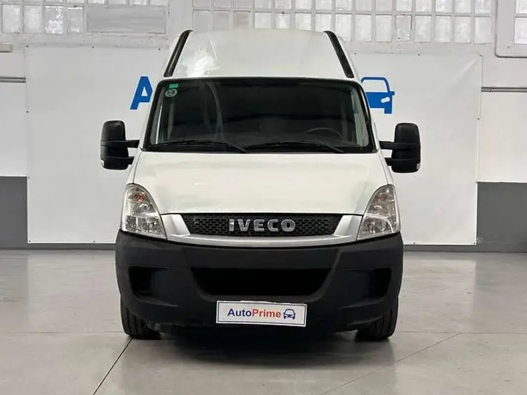 Usado Iveco Daily 126 CV (92 kW) 2011 Blanco Van