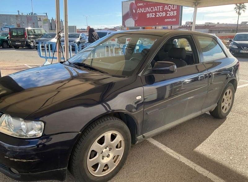 Usado Audi A3 Attraction 115 CV (84 kW) 2003 Azul Utilitario