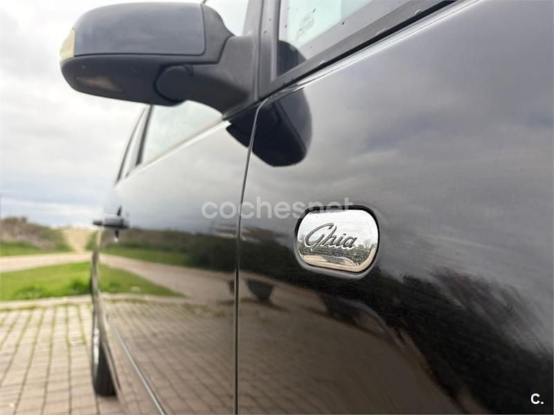 Usado Ford C-MAX Ghia 136 CV (100 kW) 2007 Negro Monovolumen