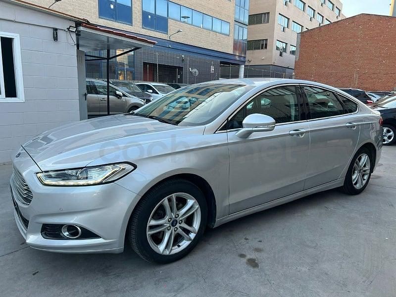 Usado Ford Mondeo Trend 150 CV (110 kW) 2017 Gris / plata Berlina