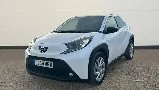 Usado Toyota Aygo Play 72 CV (52 kW) 2024 Blanco