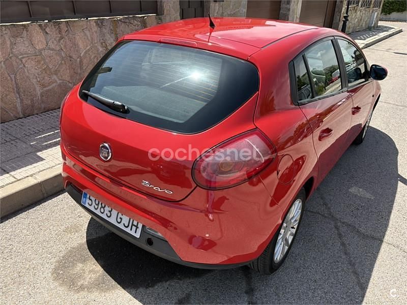 Usado Fiat Bravo Dynamic 90 CV (66 kW) 2008 Rojo Utilitario