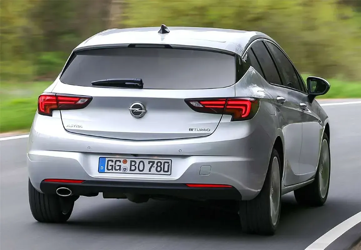 Usado Opel Astra Business 110 CV (80 kW) 2019 Azul Utilitario